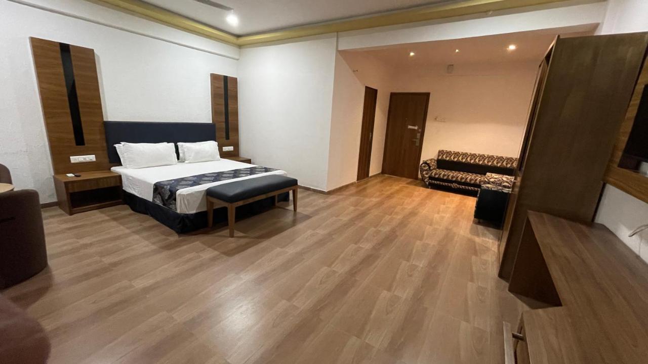 Heaven 7 Hotel & Resort Himatnagar 外观 照片
