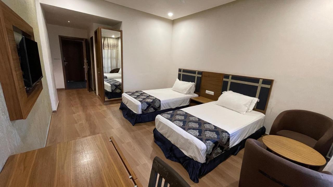 Heaven 7 Hotel & Resort Himatnagar 外观 照片