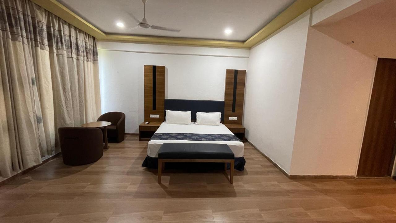Heaven 7 Hotel & Resort Himatnagar 外观 照片