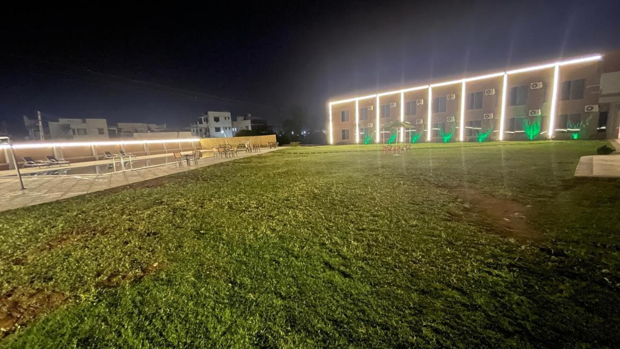 Heaven 7 Hotel & Resort Himatnagar 外观 照片