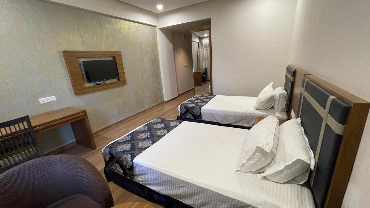 Heaven 7 Hotel & Resort Himatnagar 外观 照片