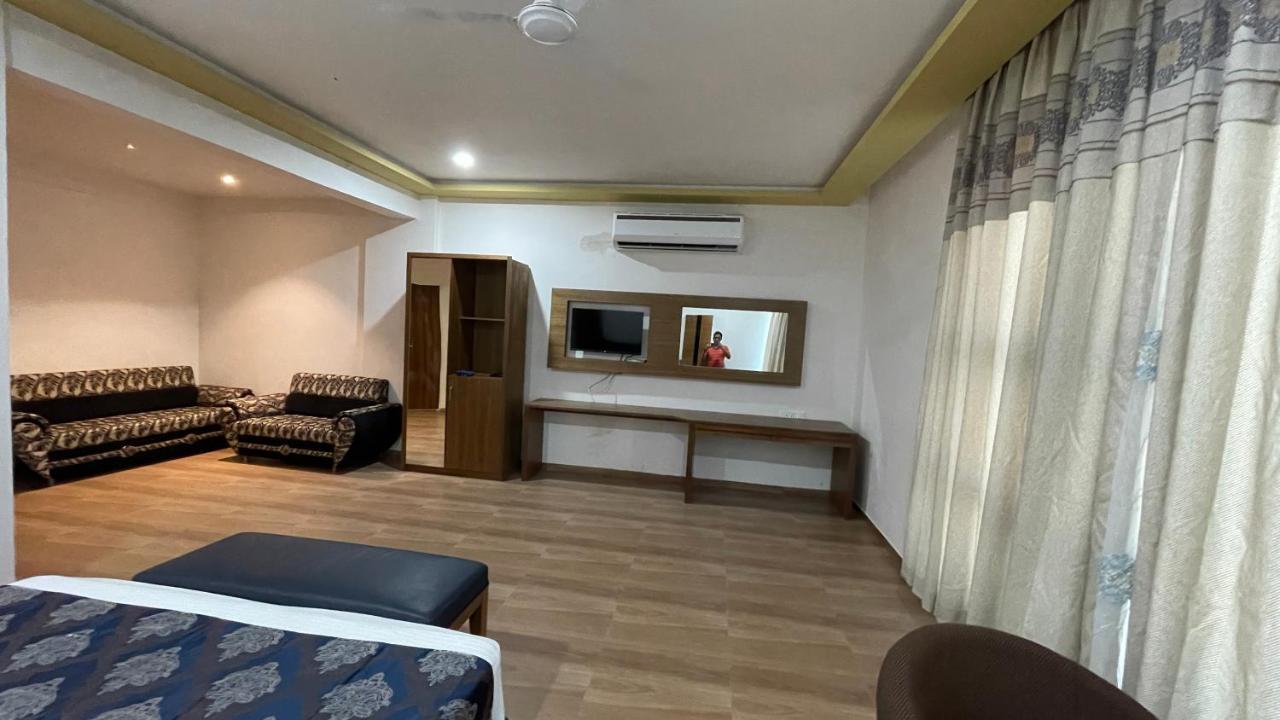 Heaven 7 Hotel & Resort Himatnagar 外观 照片