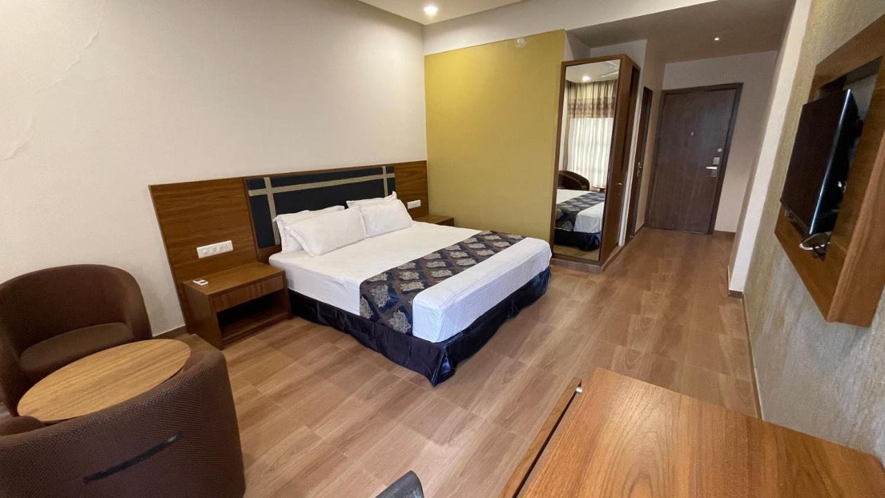 Heaven 7 Hotel & Resort Himatnagar 外观 照片