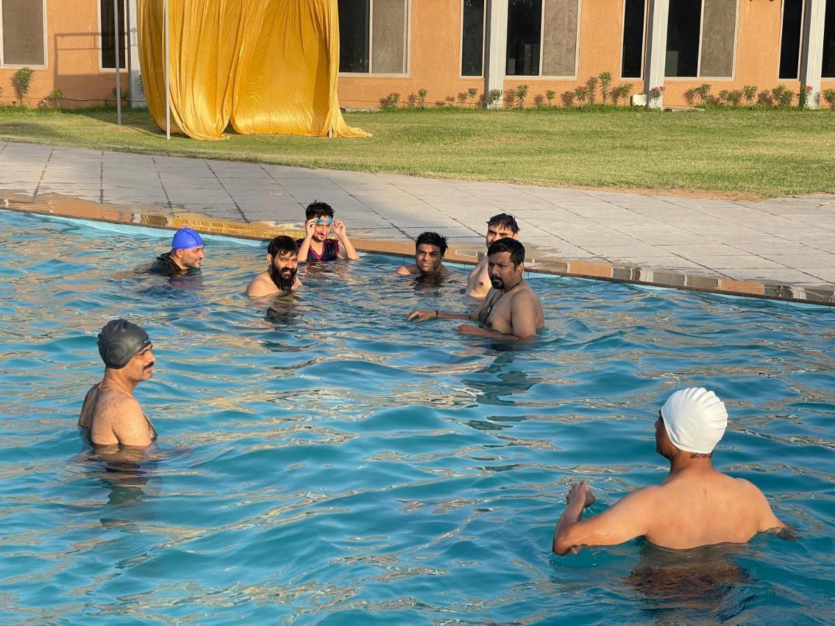 Heaven 7 Hotel & Resort Himatnagar 外观 照片