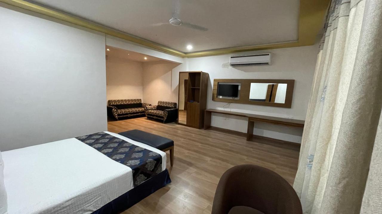 Heaven 7 Hotel & Resort Himatnagar 外观 照片