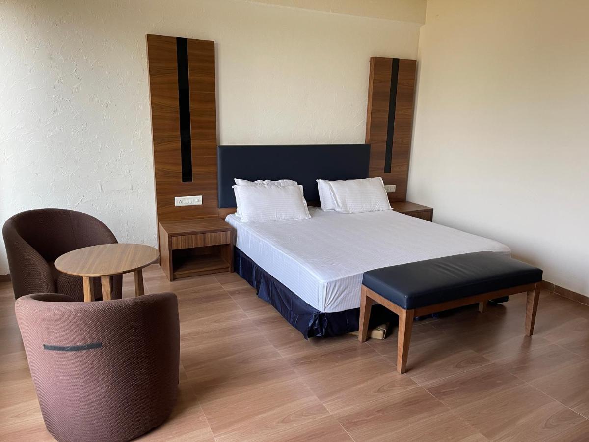Heaven 7 Hotel & Resort Himatnagar 外观 照片