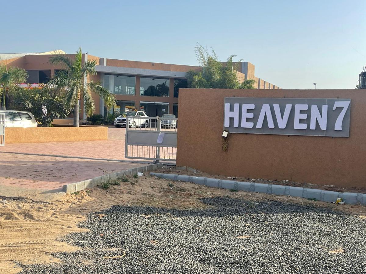 Heaven 7 Hotel & Resort Himatnagar 外观 照片