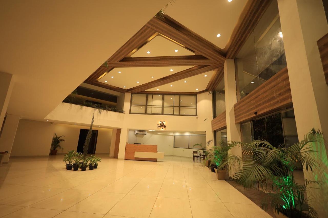 Heaven 7 Hotel & Resort Himatnagar 外观 照片