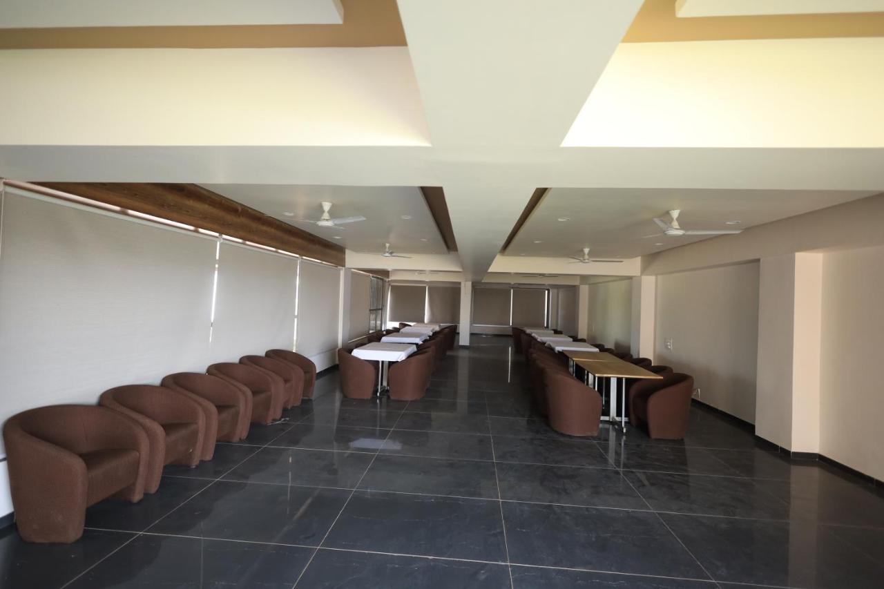 Heaven 7 Hotel & Resort Himatnagar 外观 照片