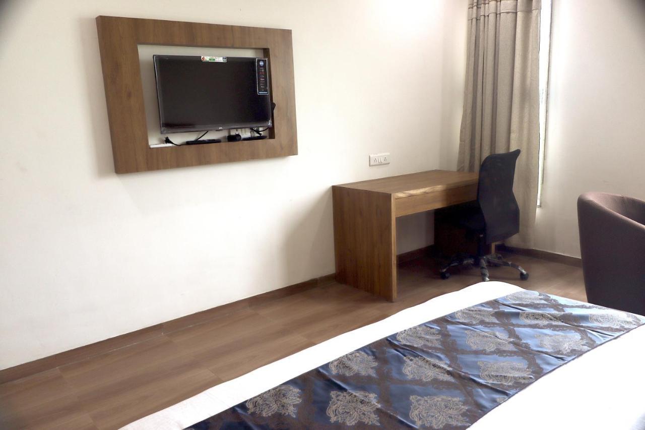 Heaven 7 Hotel & Resort Himatnagar 外观 照片